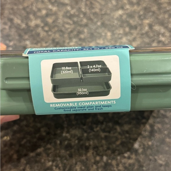 Green Lunch Box with Removable Compartments - Picture 3 of 5